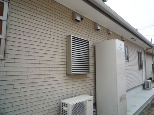 サッシ外ルーバー